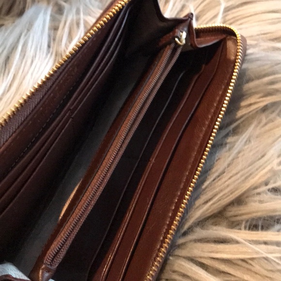 Michael Kors Wallet - Picture 2 of 3